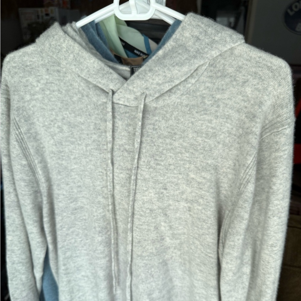 Todd Snyder 100% Cashmere pullover hoodie . Size Large Light Grey
